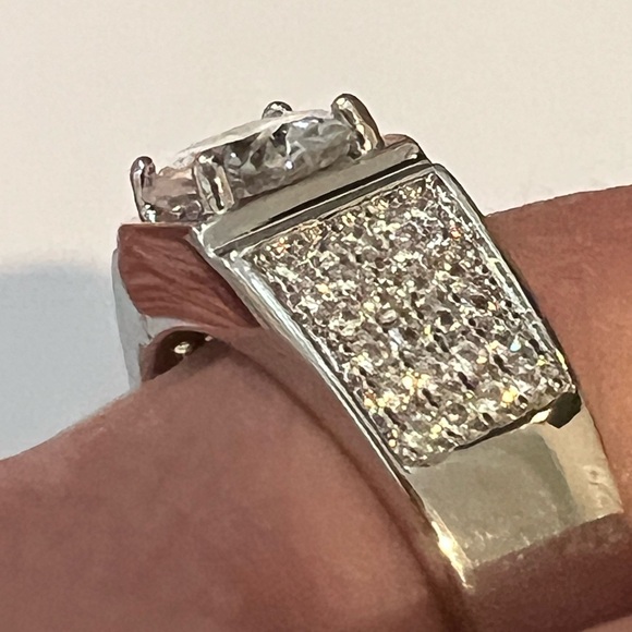 Elegant 2.0 ctw Men’s Moissanite Ring - Picture 5 of 12